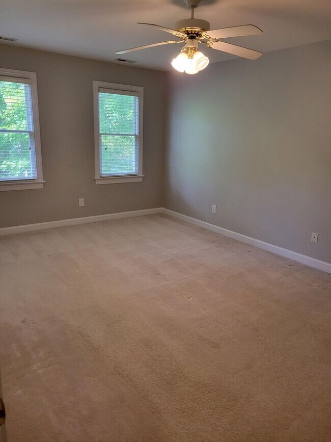 Building Photo - Awesome 4br/2.5ba in exc Cary Location! Av...
