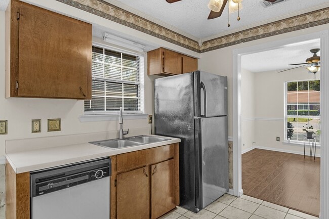 Building Photo - 781 Madison Dr