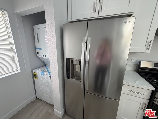 Building Photo - 156 S Oak Knoll Ave