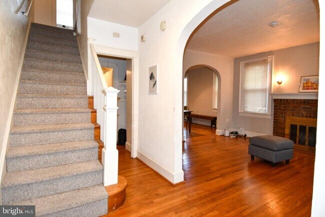 Building Photo - 4210 10th St NE