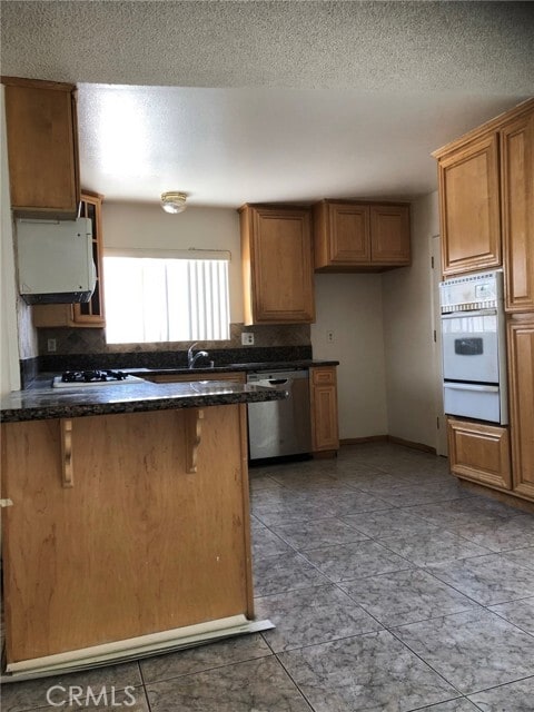 Building Photo - 8552 La Vine St