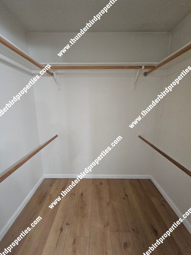 Building Photo - Great 3 bedroom with an office
