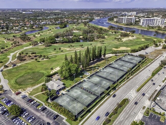 Building Photo - 907 Marina Dr