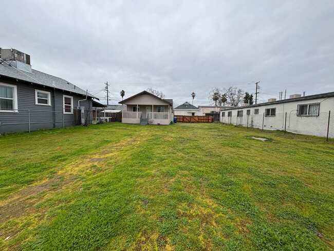 Building Photo - Charming 2-Bedroom Ranch-Style Home in Fre...