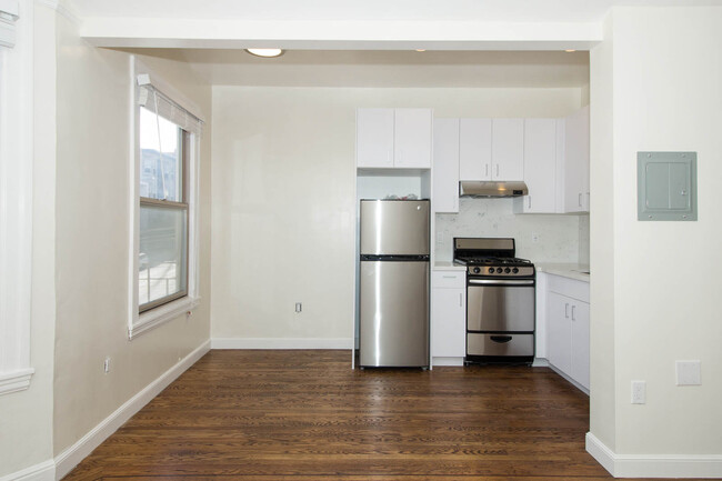 Building Photo - 140 Duboce