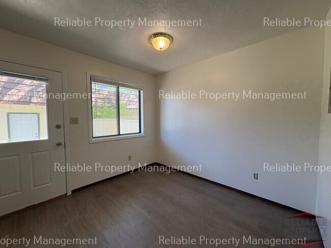 Building Photo - 691 N Fanning Ave
