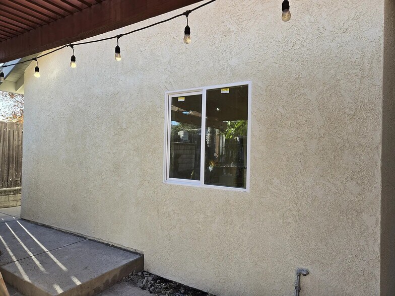 Building Photo - 1762 Los Feliz Dr