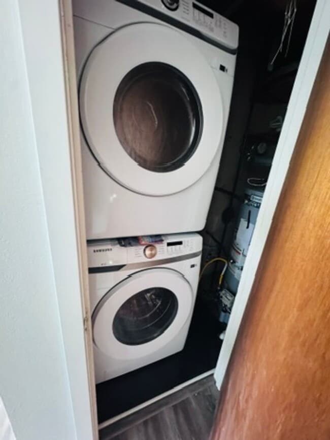 Building Photo - Completely Remodeled 3 Bedroom with Amazin...