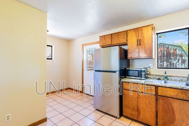 Building Photo - 2926 N Steves Blvd