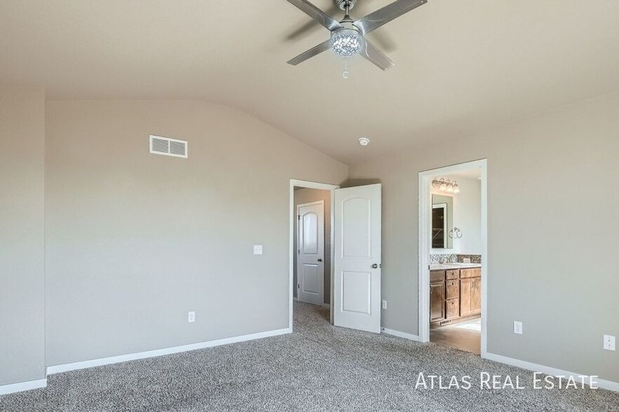 Building Photo - 1121 104th Ave