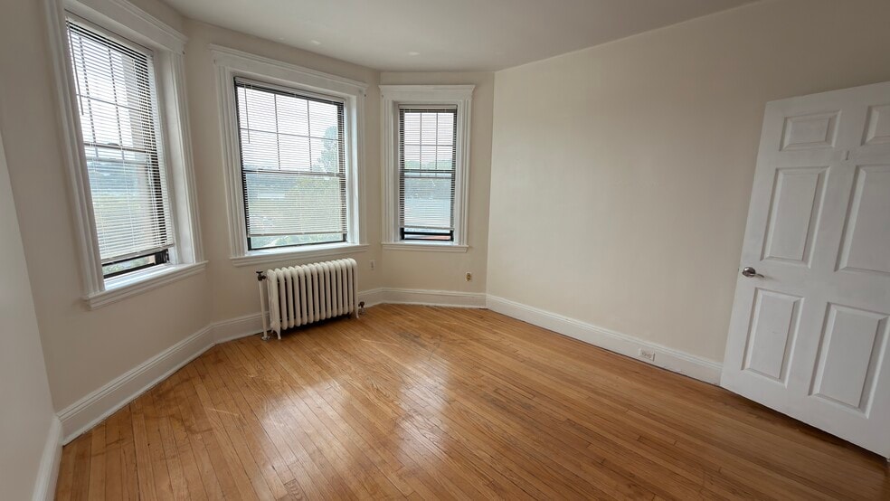 Building Photo - 374 Chestnut Hill Ave