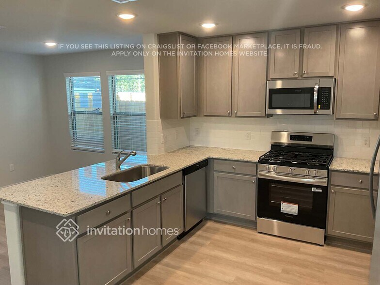 Building Photo - 10715 Sunlit St