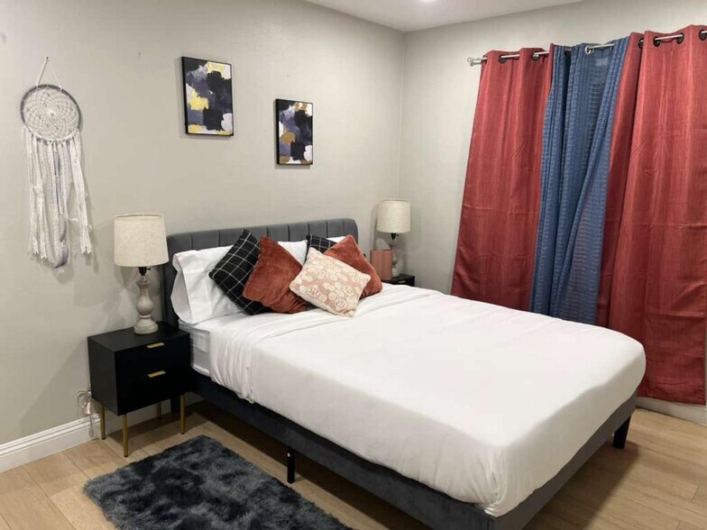 Building Photo - 1059 Gillespie Dr