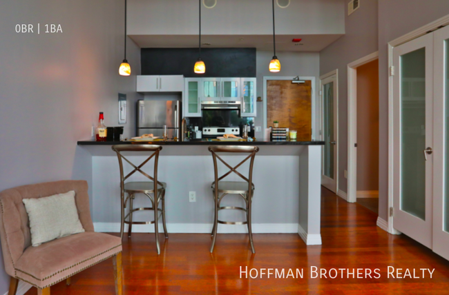 Building Photo - 907 S. Broadway-305