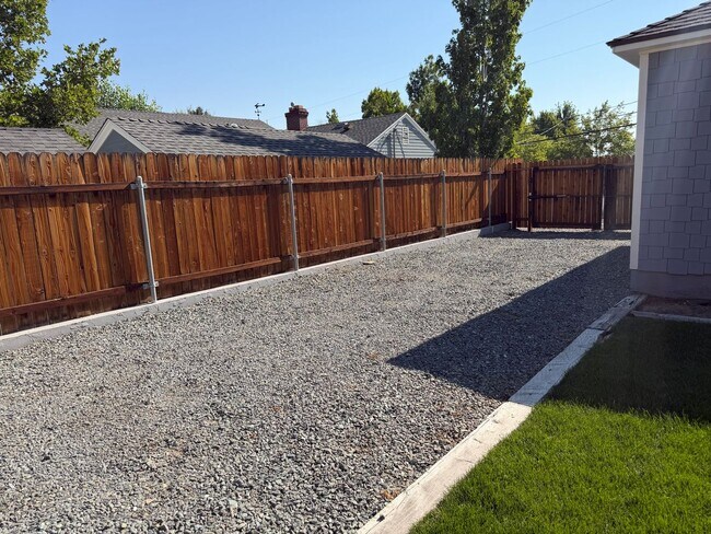 Building Photo - Remodeled and Furnished