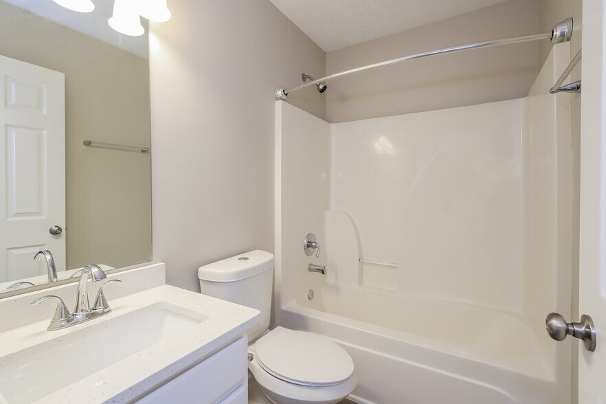 Building Photo - 492 Clearwater Way
