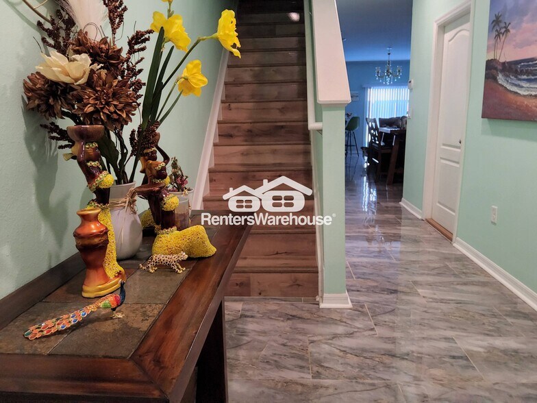 Building Photo - 10569 Madrone Cove Ct