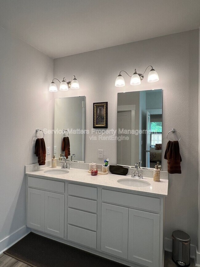 Building Photo - 5881 Cactus Dr