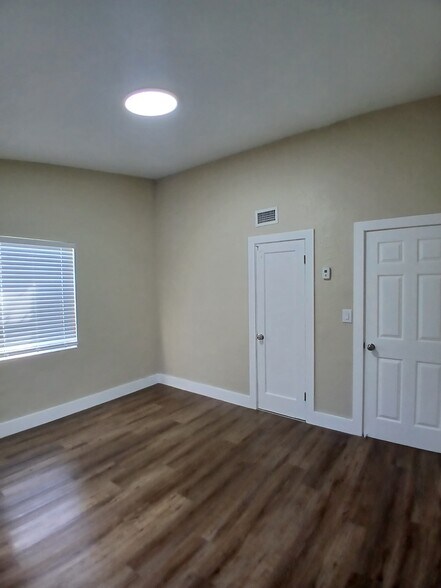 Building Photo - 18020 NW 5th Ave