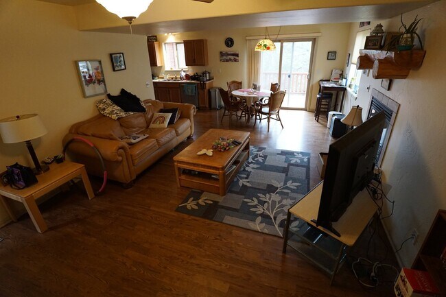 Building Photo - Lovely Townhome in Bailey!