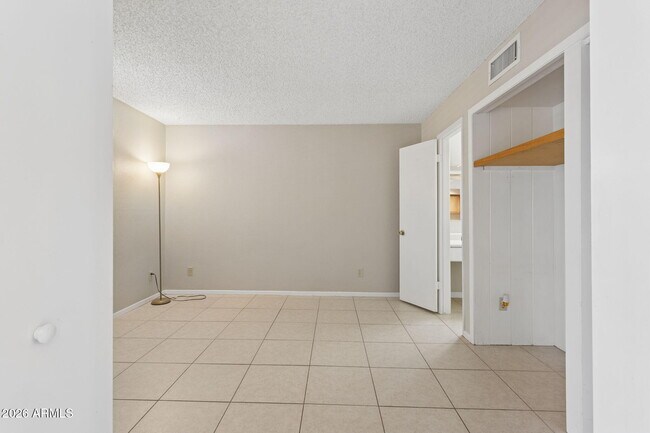 Building Photo - 4444 E Paradise Ln