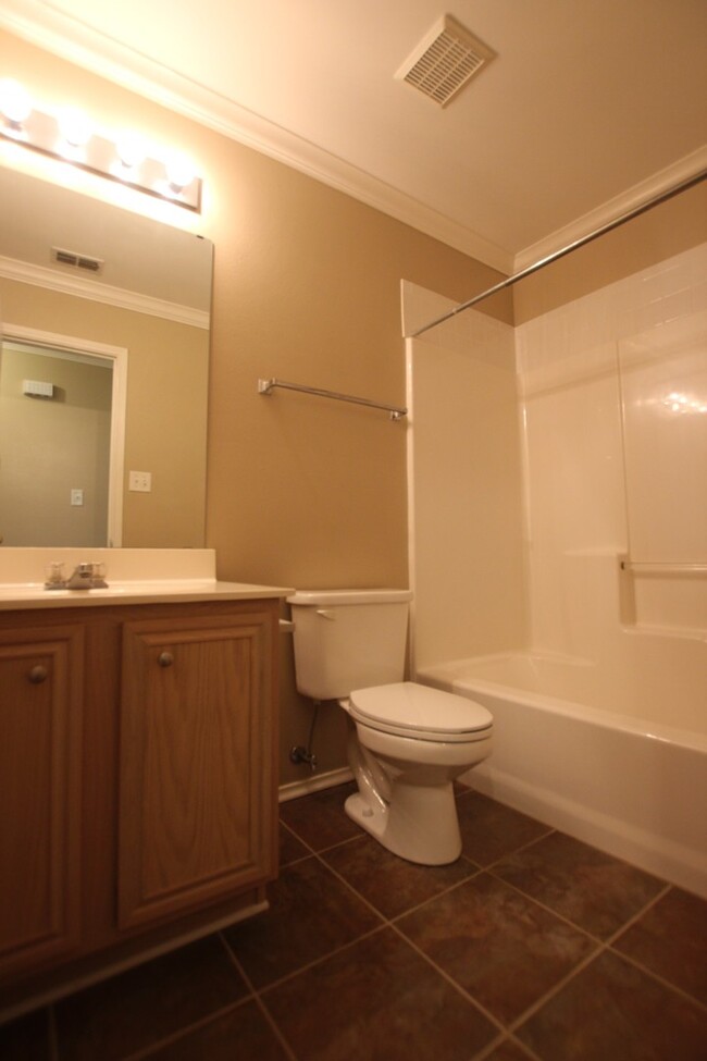 Building Photo - Charming 3 Bedroom in Flint! Coming Soon!
