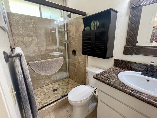 en suite bathroom - 13752 Woodgate Pl