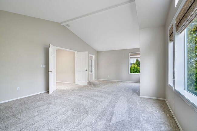 Building Photo - Spacious 5 Bedroom 3 Bath Home w/ 3-Car Garage and New Updates!