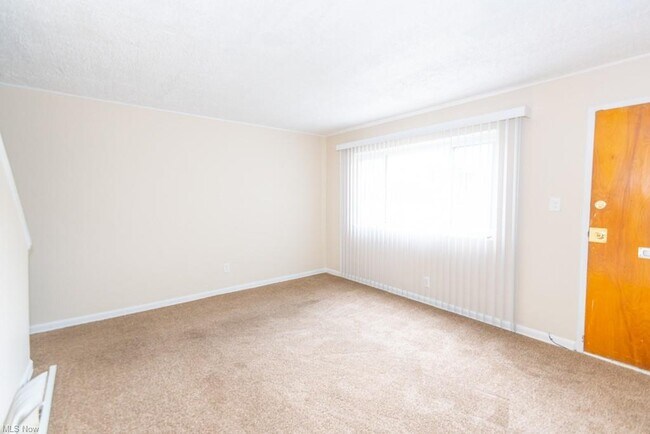 Building Photo - 211 Dalepark Dr