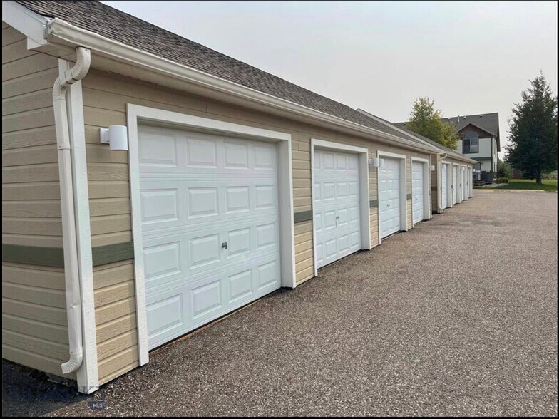 Building Photo - 763 Forestglen Dr