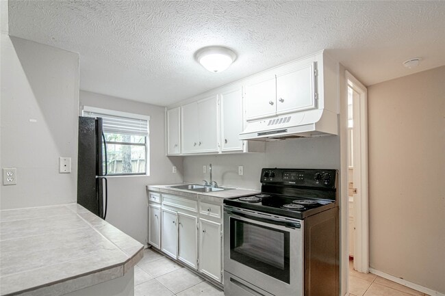 Building Photo - 26620 Primrose Ct