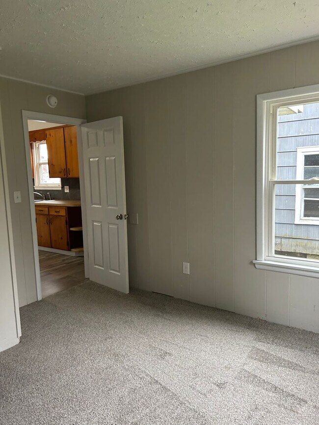 Building Photo - 112 W 3rd St N