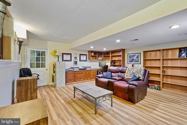 Building Photo - 4402 Medford Dr