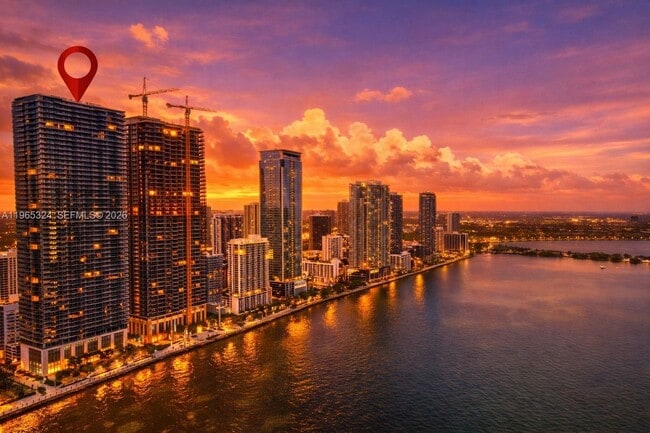 Building Photo - 700 NE 24th St