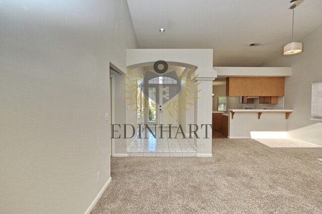 Building Photo - 774 Applegate Ave