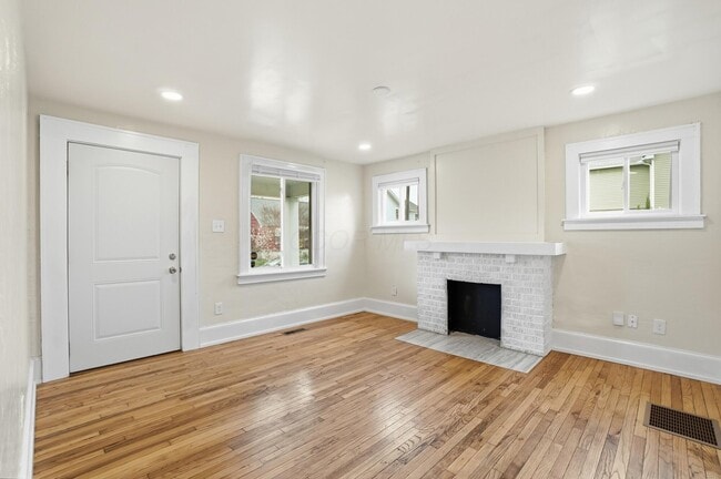 Building Photo - 270 S Cypress Ave