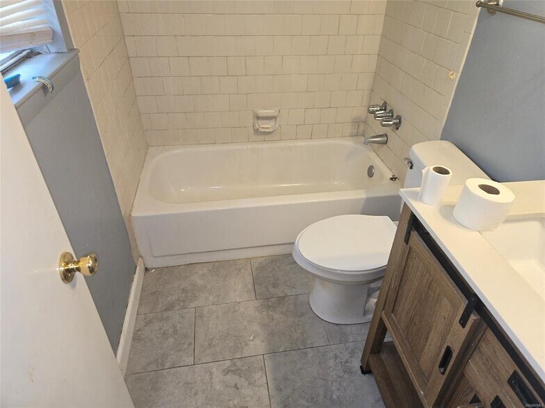 Building Photo - 4259 Burtonway Dr