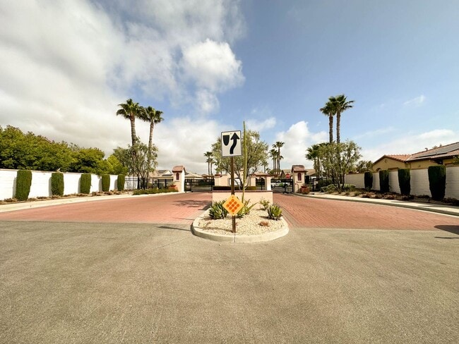 Building Photo - COMING SOON! * RARE OPPORTUNITY * SENIOR (55+) ROOM FOR RENT IN PRISTINE GATED COMMUNITY IN MENIFEE!