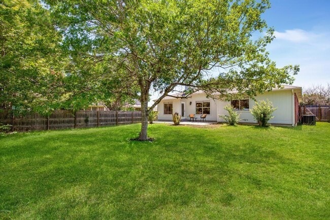 Building Photo - 2203 Lexfield Ln