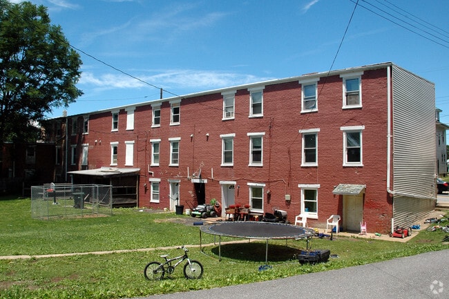 Building Photo - 5 - 13 Fairfield St