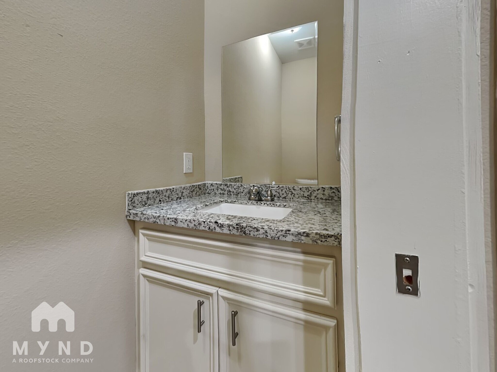 Building Photo - 5003 Higgins St