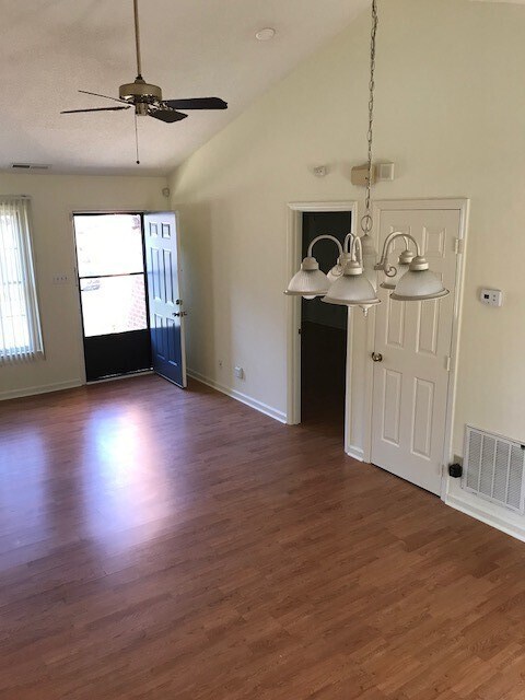 Building Photo - Coming Soon! 1 Bed / 1 Bath North Durham Townhome!