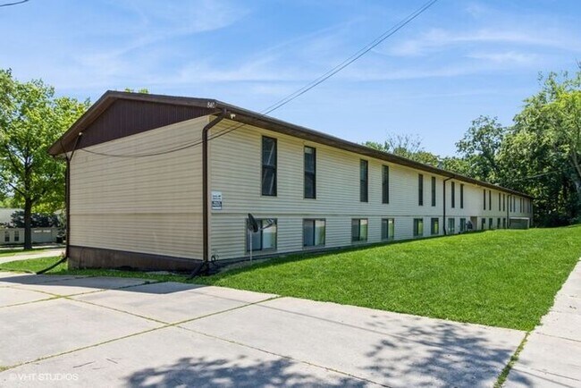 Building Photo - $995 | 2 Bedroom, 1 Bathroom Apartment | No Pets | Available for Immediate Move In!