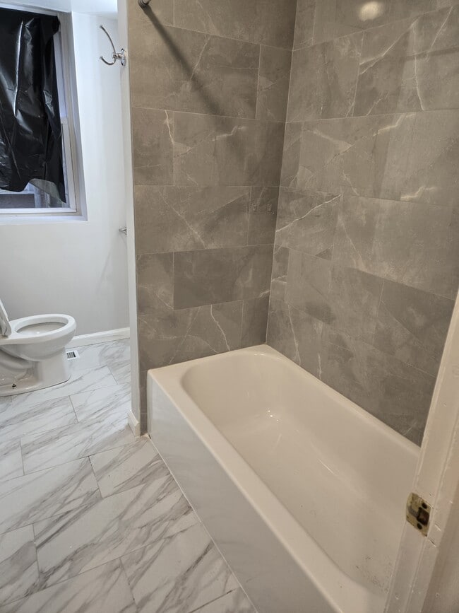 Building Photo - 1018 S 52nd St