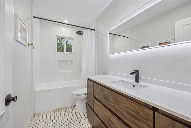 Building Photo - 6809 Meadow Cir