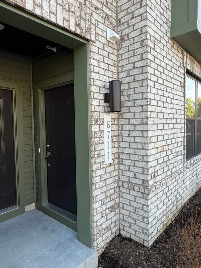 Building Photo - 6711 Belcrest Rd