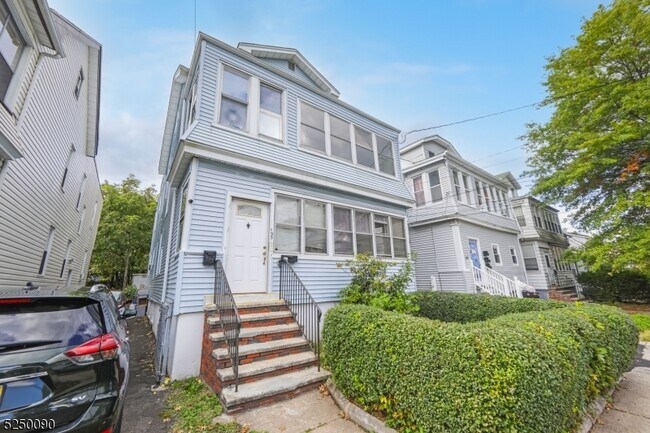 Building Photo - 135 S Munn Ave