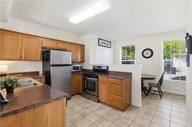 Building Photo - 10565 Cherry Grove Ct
