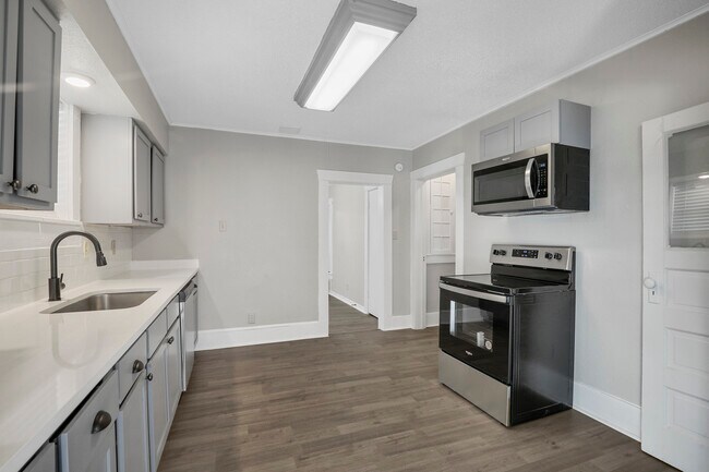 Building Photo - 509 E Heron St