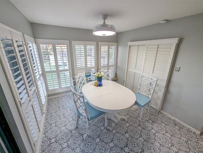 Building Photo - 208 Crescent Bluff